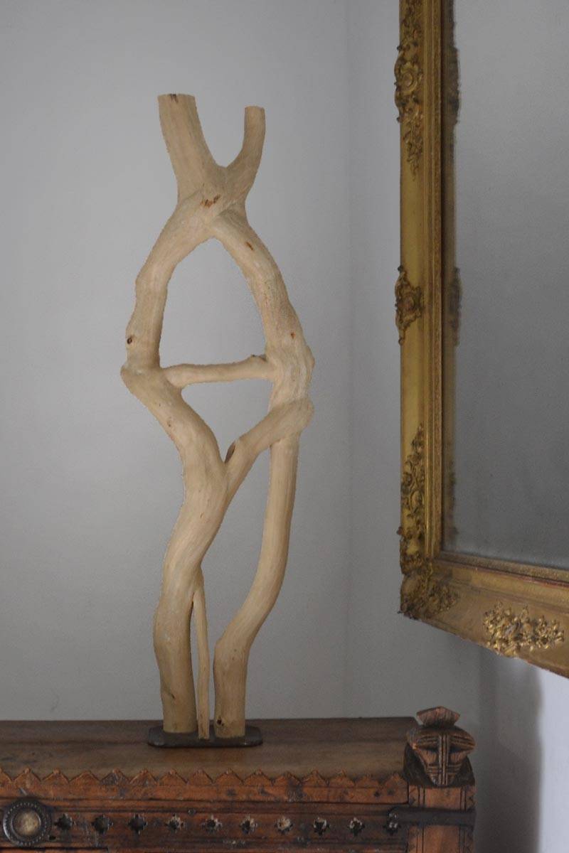 Luminaire LED en bois brut, bois naturel par le sculpteur et artiste français Frédéric Ansermet